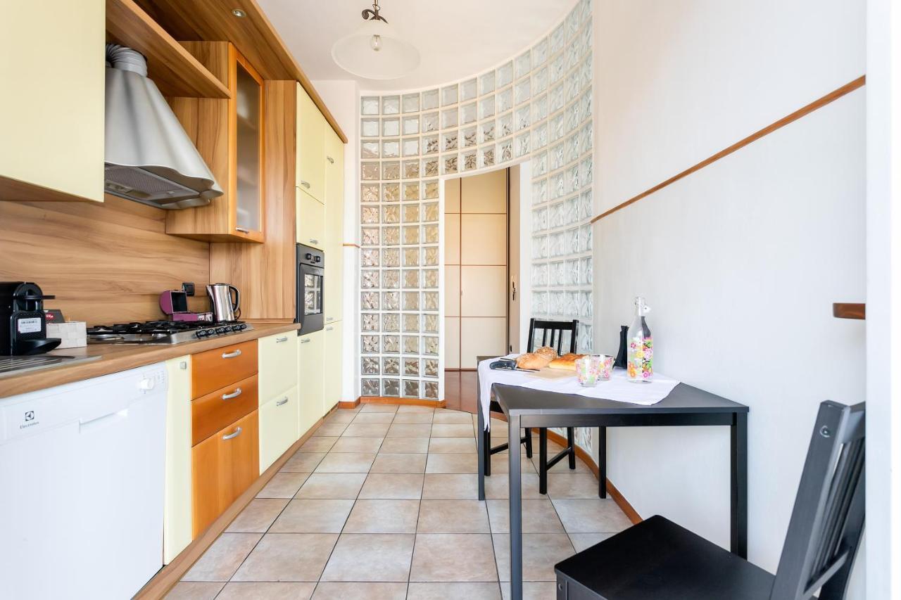 Santa Chiara Apartment By MyhomeinКомо Екстериор снимка