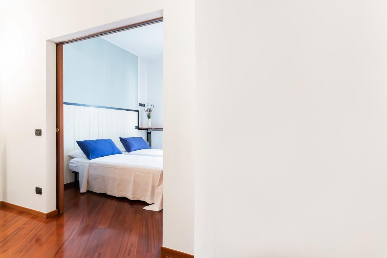 Santa Chiara Apartment By MyhomeinКомо Екстериор снимка