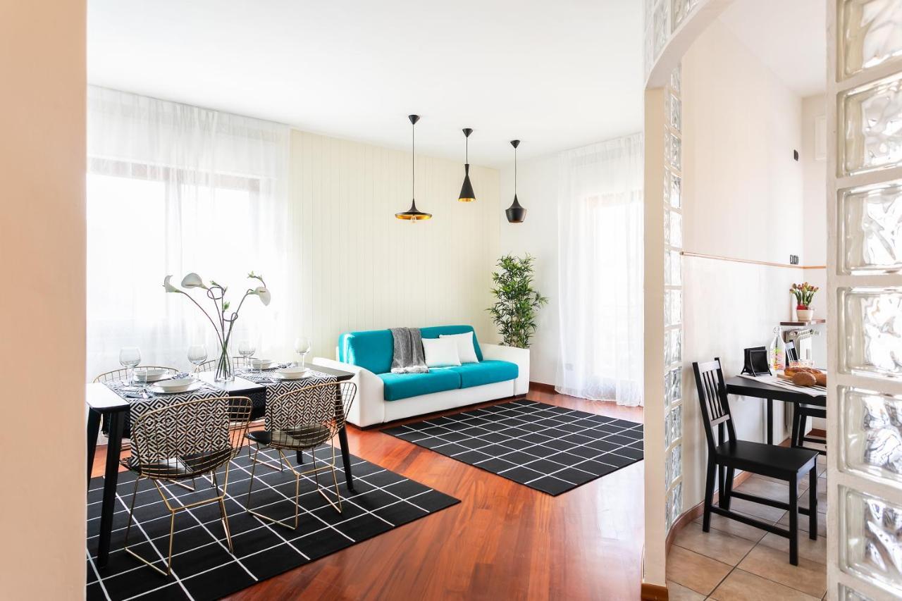Santa Chiara Apartment By MyhomeinКомо Екстериор снимка
