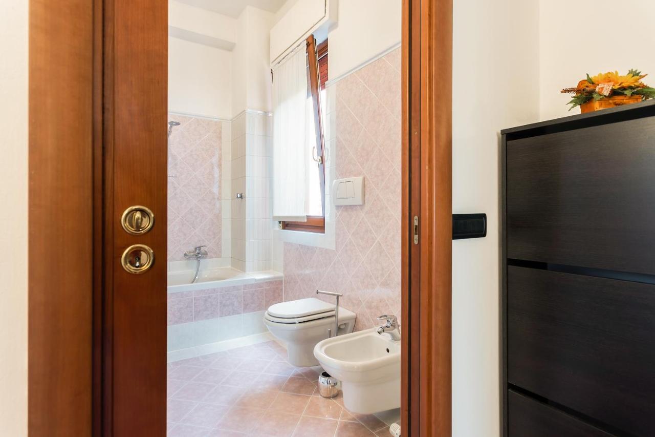 Santa Chiara Apartment By MyhomeinКомо Екстериор снимка