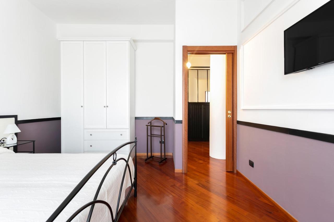 Santa Chiara Apartment By MyhomeinКомо Екстериор снимка