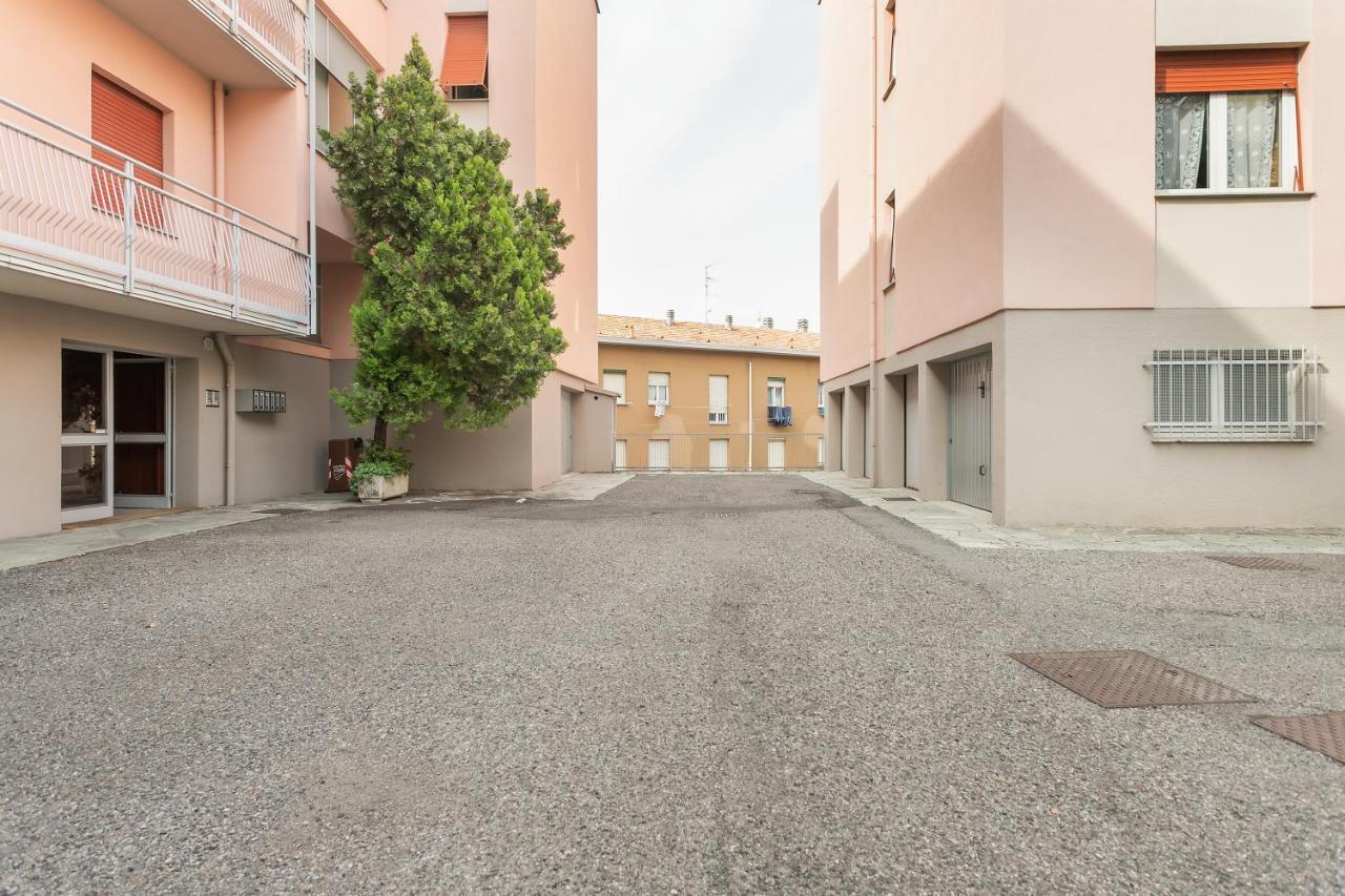 Santa Chiara Apartment By MyhomeinКомо Екстериор снимка